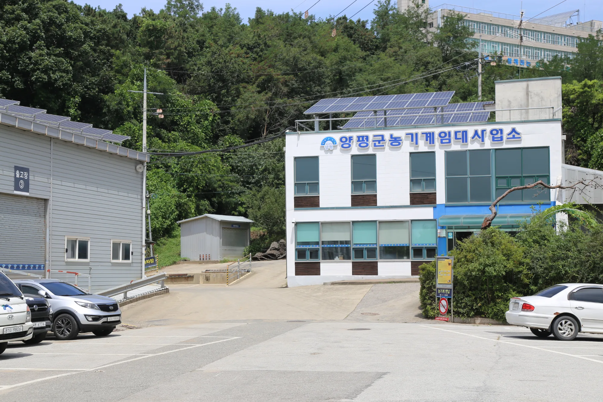기자가 객관적인 점검을 위해 양평군농업기술센터가 운영하는 농기계임대시업소의 협조를 받아  예초기의 고장상태에 대해  정밀진단을 받았다.
